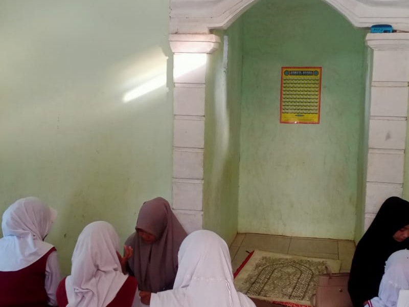 Kegiatan Hafalan Surat- surat pendek melaluai Tahfidz Al-Qur'an